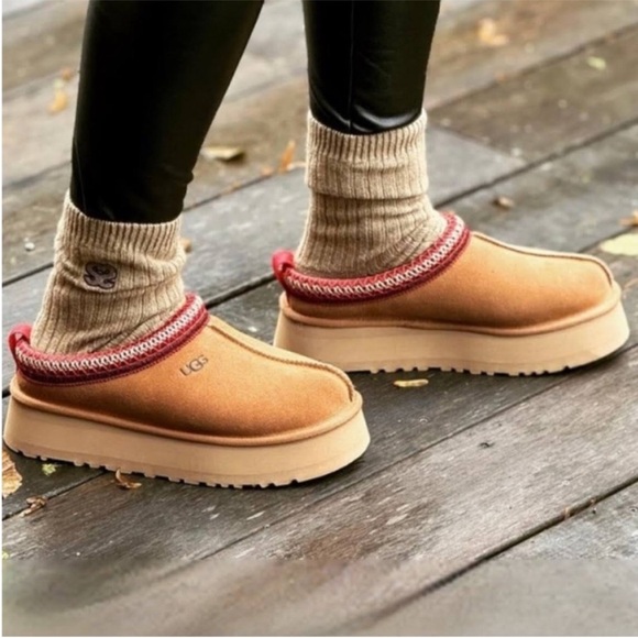 UGG® Tazz Suede Platform Slipper Clogs
Chestnut Size 10 - Picture 2 of 12